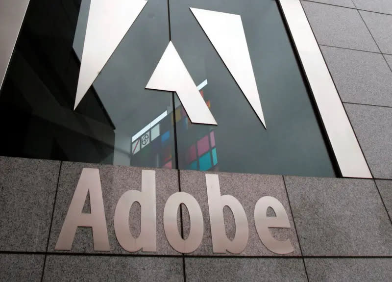▲AI題材持續發燒，Adobe上調2024財年全年財測，並將成功部分歸因於將AI功能整合到公司產品中，利多消息也激勵Adobe股價在13日盤後飆漲17%。（圖／美聯社／達志影像）