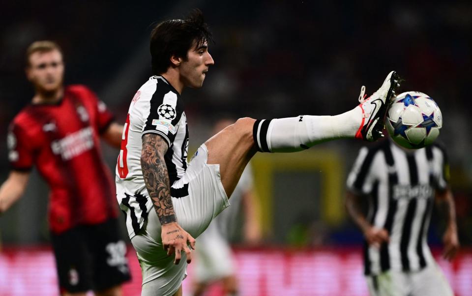 Sandro Tonali controls the ball