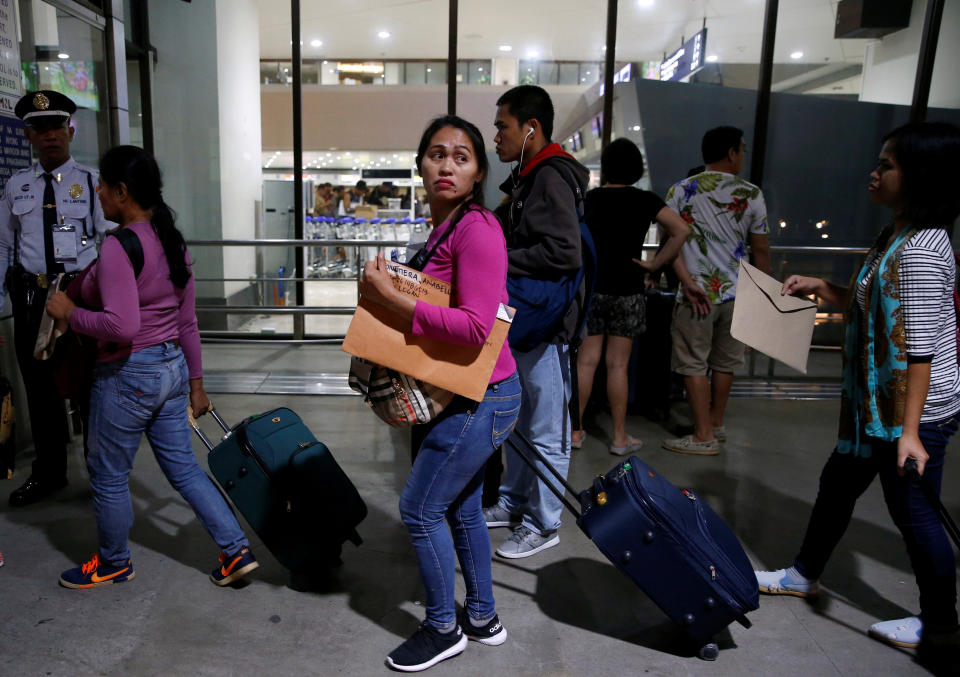 Overseas Filipino Workers (OFWs) queue to enter Ninoy Aquino International Airport in Pasay City, Metro Manila, Philippines September 19, 2018. REUTERS/Eloisa Lopez