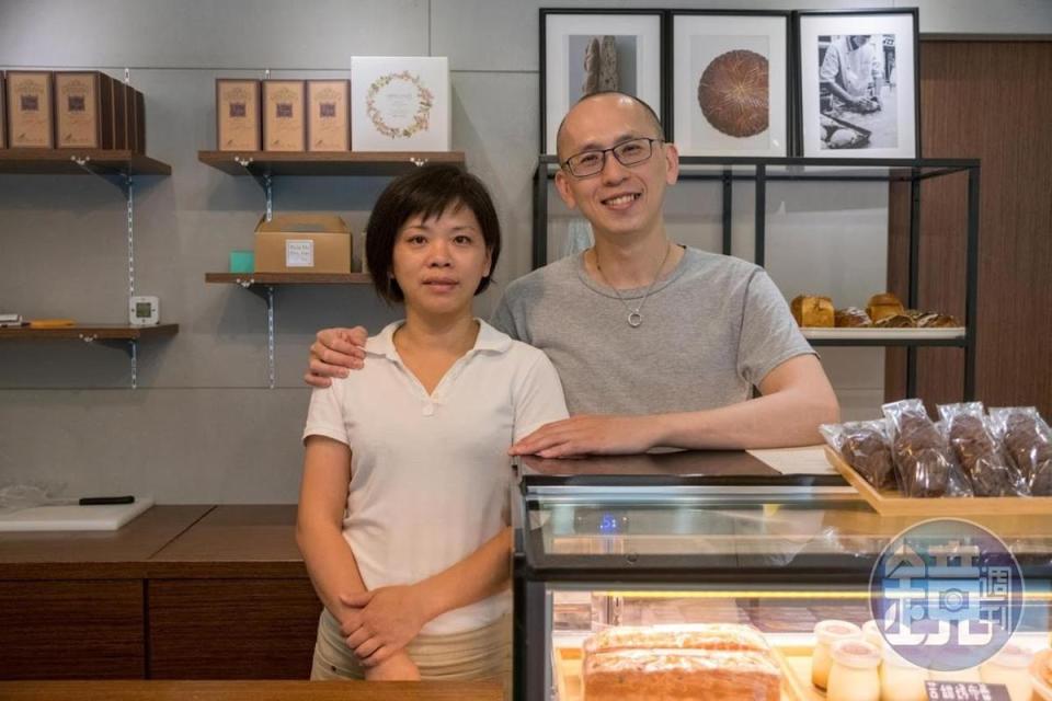 離開大公司的庇蔭，高文賢（右）與妻子一同經營小小的社區型麵包店。