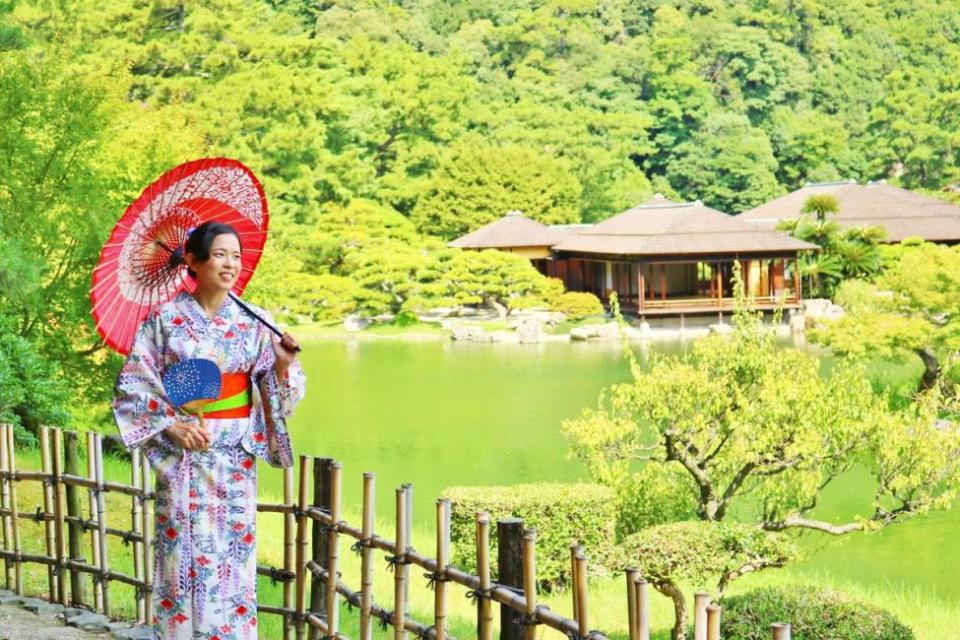 Shikoku Kimono Rental Experience: Wandering in Ritsurin Garden | Japan. (Photo: KKday SG)