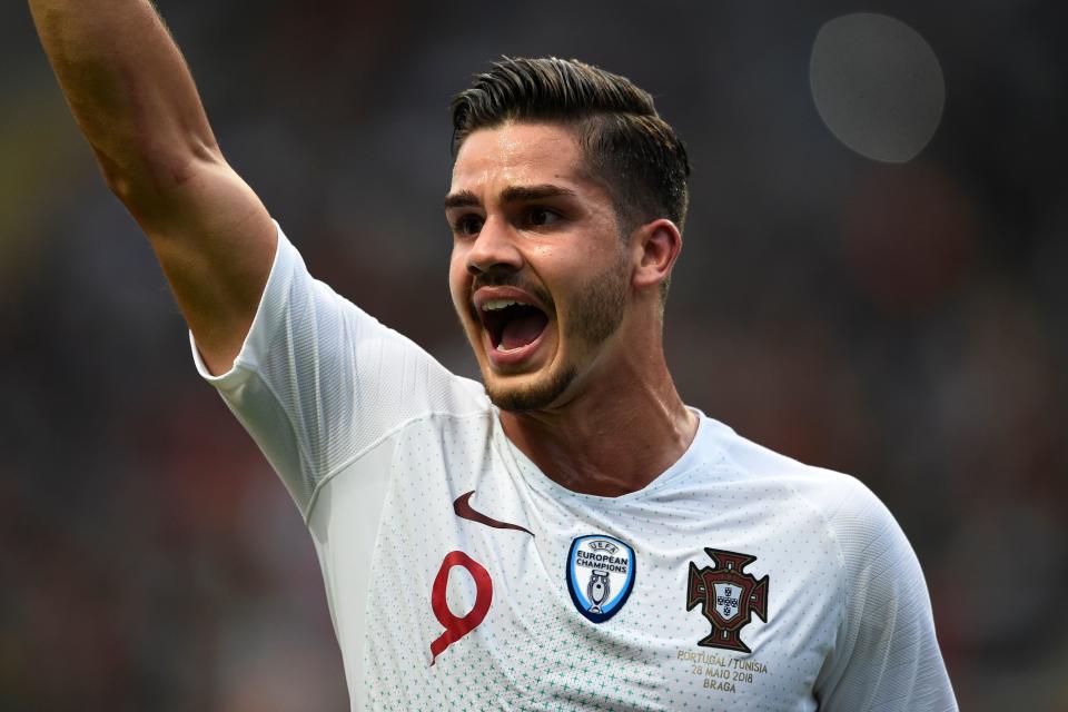 Für Tore ist auch Andre Silva (22) zuständig. Der Portugiese vom AC Milan soll das seit Jahren bestehende Loch im zentralen Sturm seines Landes endlich stopfen.