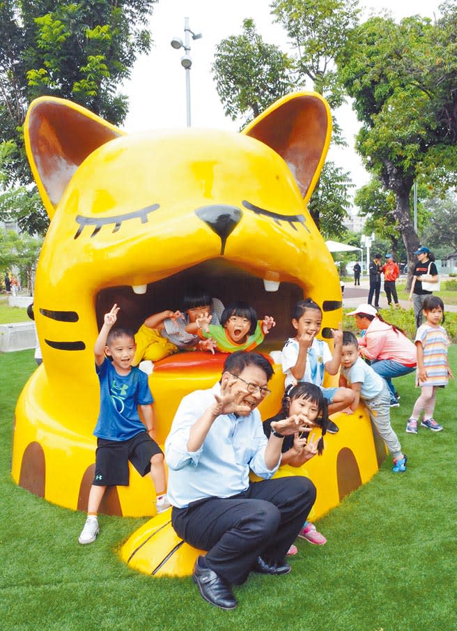 屏東首座以動物為主題的溜滑梯公園，23日正式啟動試營運。（林和生攝）