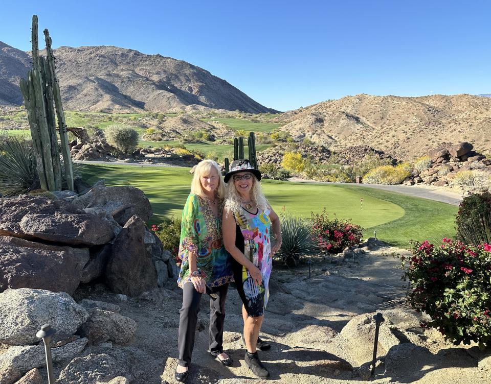 Sylvia Ender și Janet Moore s-au numărat printre participanții la cea de-a șasea ieșire anuală de primăvară a Institutului Bighorn, pe 16 aprilie 2024, la Stone Eagle Golf Club din Palm Desert, California.