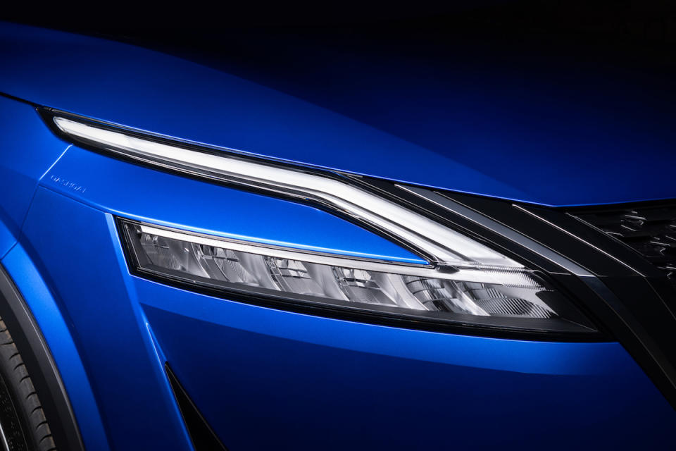 All-New Nissan Qashqai - Exterior 6 Front signature light.jpg