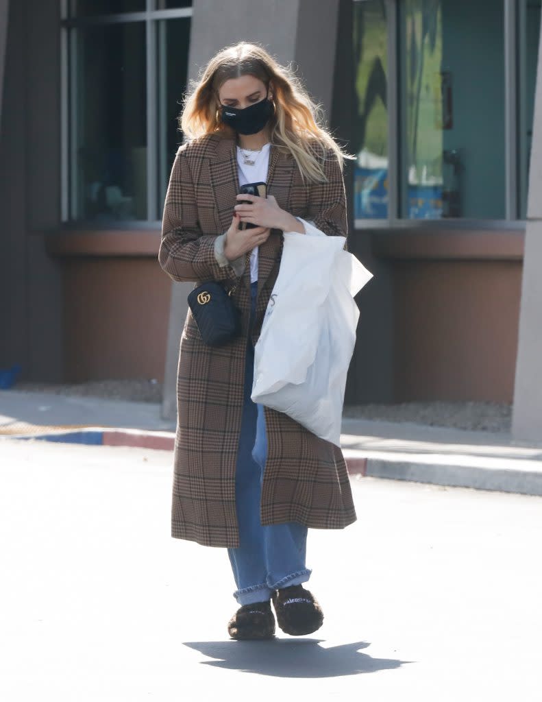 Ashlee Simpson goes shopping in Los Angeles on Feb. 22, 2022. - Credit: MEGA