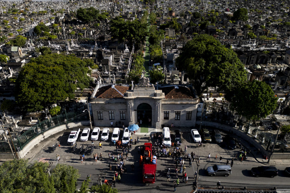 The coffin of former Brazilian soccer coach and player Mario Zagallo arrives at São Joao Batista cemetery for his burial in Rio de Janeiro, Brazil, Sunday, Jan. 7, 2024. Zagallo, who reached the World Cup final a record five times, winning four, as a player and then a coach with Brazil, died at the age of 92. (AP Photo/Bruna Prado)