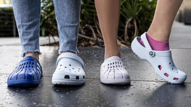 damnificados Engaño capa Crocs Are So Popular, Adidas Stepped In To Challenge Them [Video]