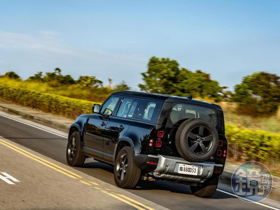 LAND ROVER Defender 110 P300 HSE