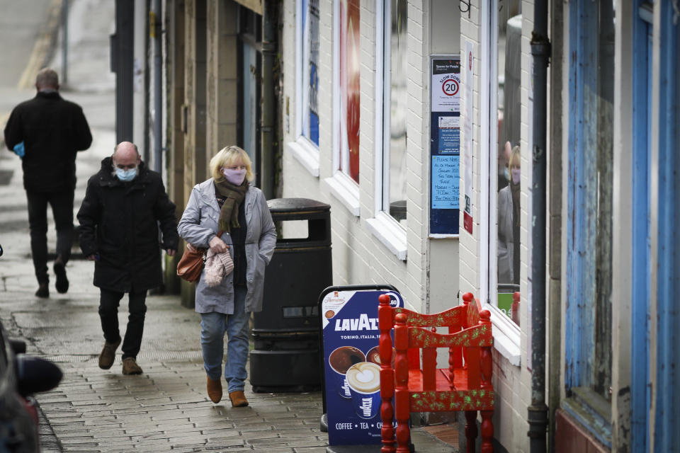 Members of the public in Jedburgh High Street as schools and non-essential shops are closed as part of country wide measures to stem the spread of the new variant of coronavirus on January 05, 2021 in Jedburgh, Scotland. Scottish First Minister, Nicola Sturgeon, announced strict lockdown measures ordering people to stay at home and to only leave the house for basic food shopping and essential travel to and from work.  (Photo by Ewan Bootman/NurPhoto via Getty Images)