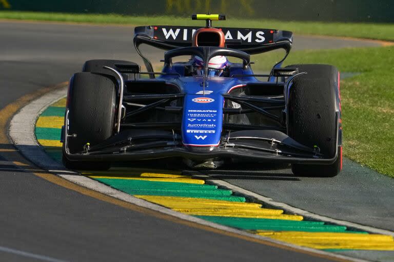 Sargeant llegó a girar en los entrenamientos del Gran Premio de Australia, pero un accidente de Alex Albon propició que su coche quedara en manos del tailandés para la carrera, evidenciando quién era el piloto prioritario para el equipo.