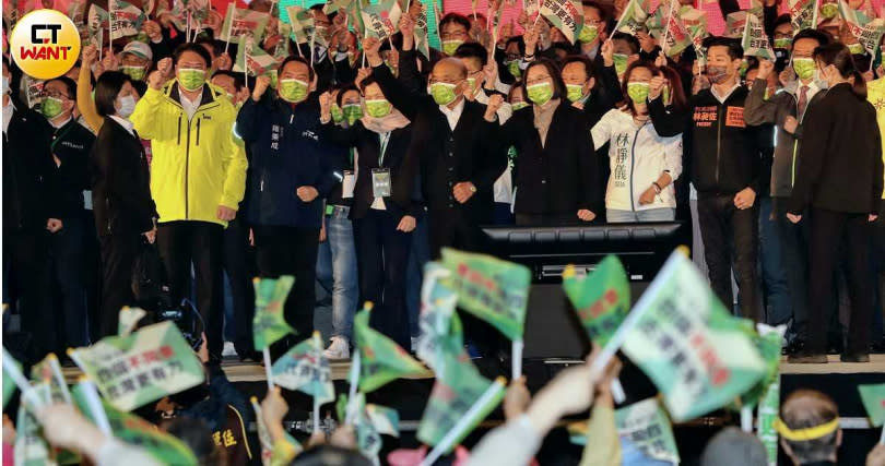 綠營在府院黨全力動員，成功阻擋反萊豬、重啟核四、公投綁大選與三接遷離等4大公投，讓執政團隊稍能鬆口氣。（圖／方萬民攝）