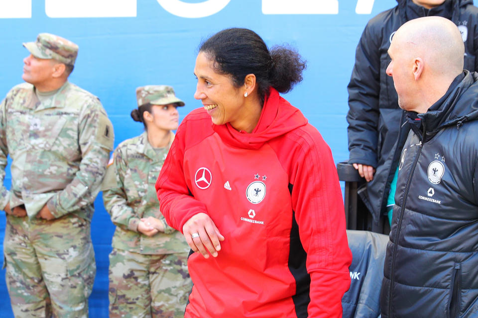 Steffi Jones als Trainerin beim SheBelieves Cup 2018 in New Jersey (Bild: Rich Graessle/Icon Sportswire via Getty Images)