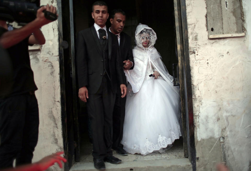 Weddings cut through gloomy mood in Gaza Strip