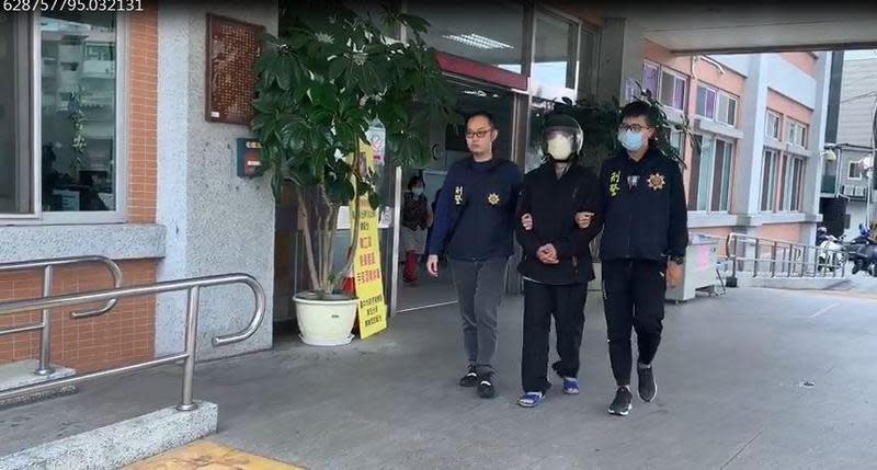 警方逮捕殺害前妻的陳嫌。（翻攝畫面）