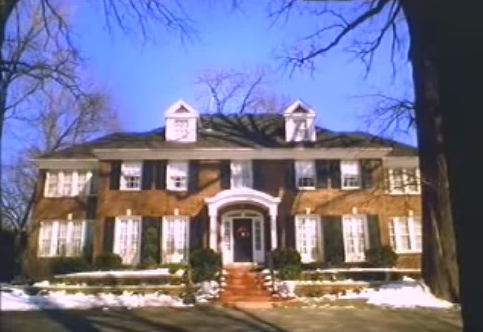 <p>In der Komödie “Kevin – Allein zu Haus” spielt das Backsteingebäude eine zentrale Rolle. In Wirklichkeit steht es in Winnetka, in Illinois. (Bild-Copyright: 20th Century Fox)</p>