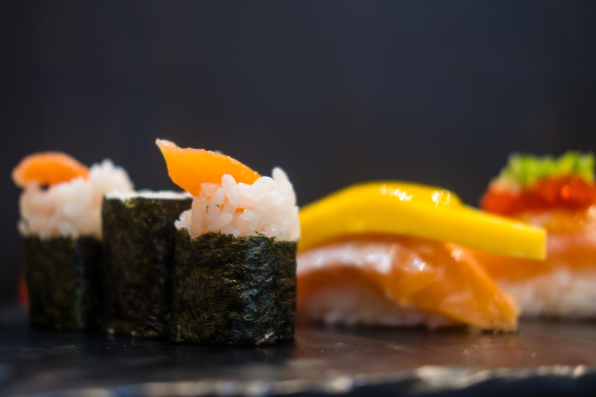Weltrekord: TikTok-Köche bereiten größte Sushi-Rolle zu