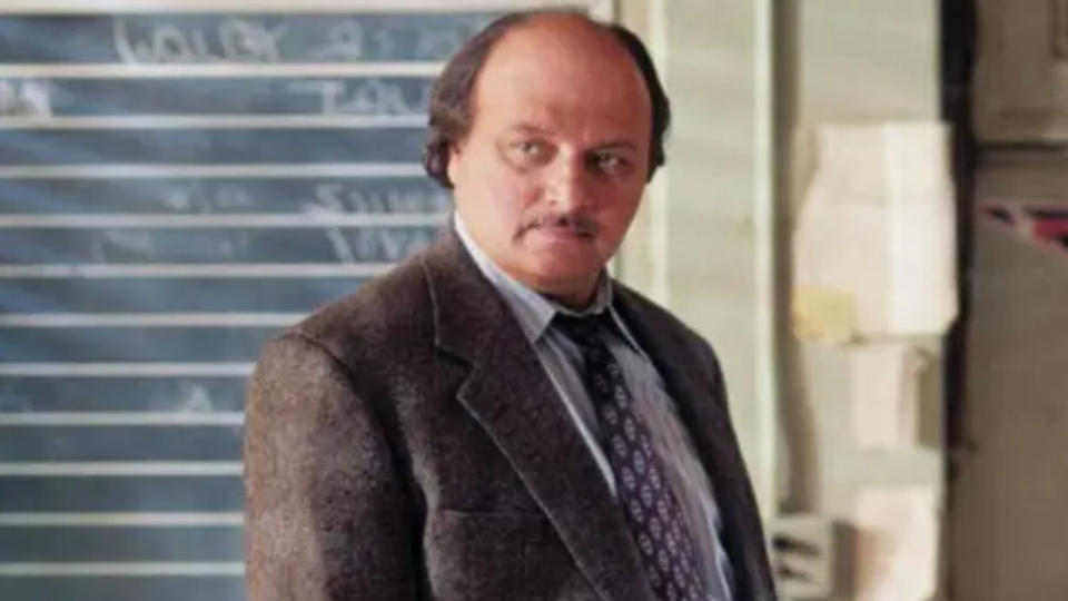 <p> New York was also the setting of one of the darkest, grittiest, and most captivating police procedurals of the decade, which co-creators Steven Bochco and David Milch brought to ABC in 1993. As the gruff, rebellious cop Andy Sipowicz, Dennis Franz led the constantly interchanging <em>NYPD Blue</em> cast for 12 seasons and to four-time Emmy-winning acclaim. </p>