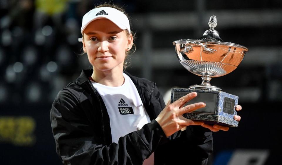 Elena Rybakina vince l’Open d’Italia tra scene farsesche a tarda notte a Roma