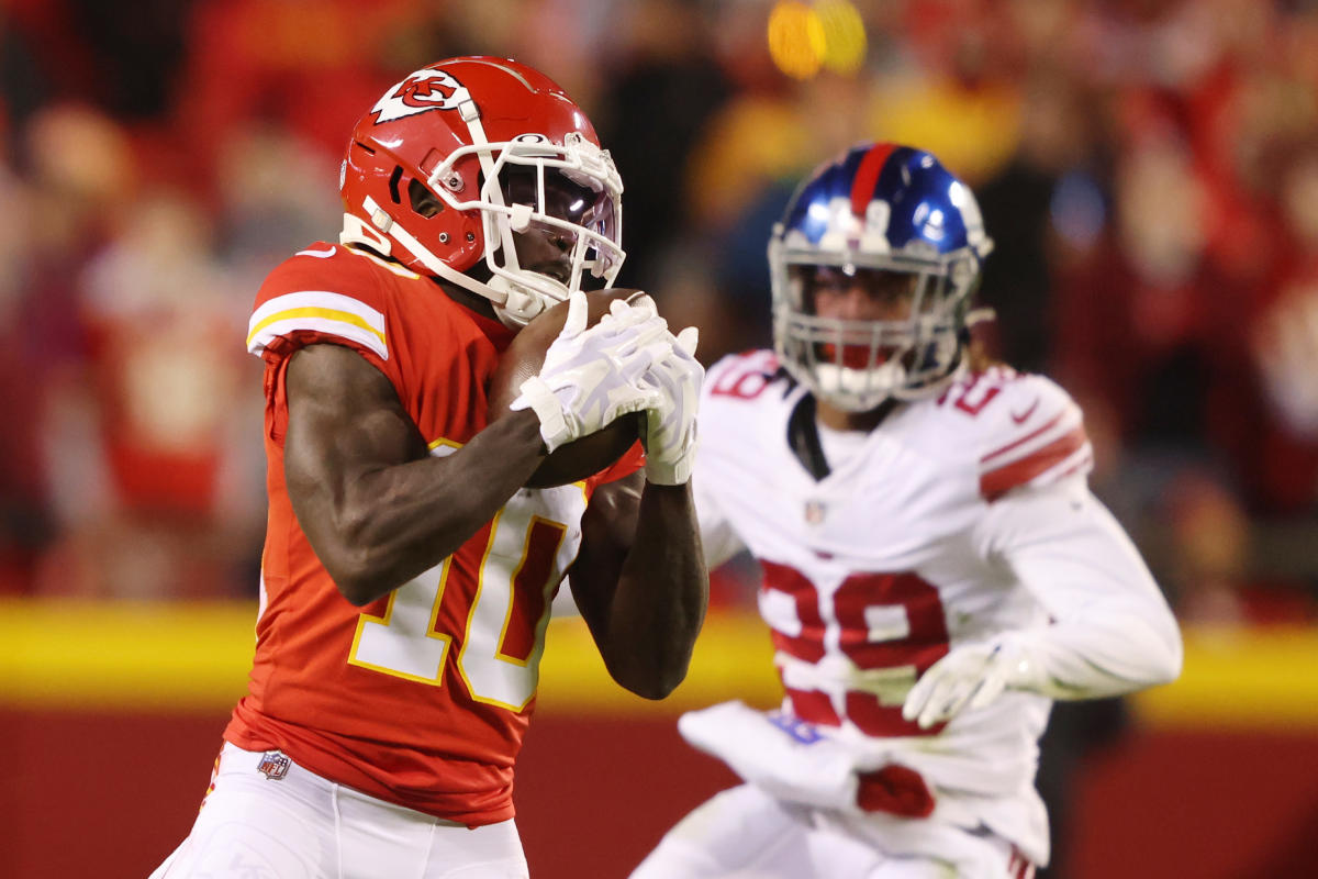 Struggling Kansas City Chiefs scrabble past New York Giants to reach .500, NFL