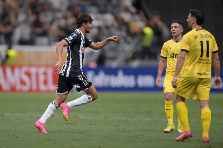 Gustavo Scarpa celebra un gol del Atlético Mineiro ante Peñarol en la Copa Libertadores el 23 de abril de 2024 en Belo Horizonte, Brasil (DOUGLAS MAGNO)