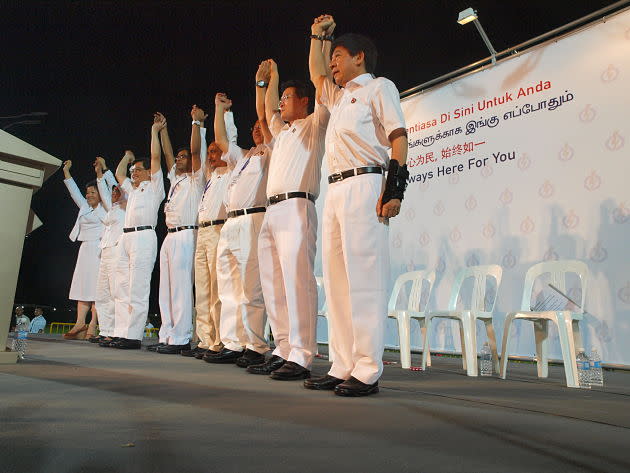 All the rally speakers raised their hands to the crowd. (Yahoo! Singapore/ Alvin Ho)