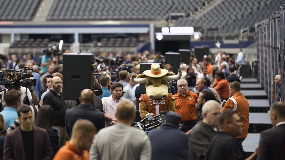 Reporters gather to interview players at the Big 12 college football media days in Arlington, Texas, Wednesday, July 12, 2023. (AP Photo/LM Otero)