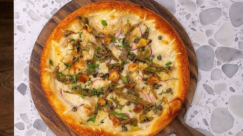 Vegan anchovy pizza 