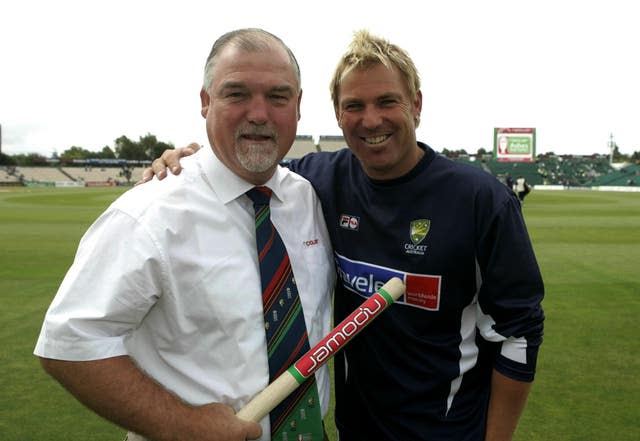 Former England batsman Mike Gatting congratulates Warne for passing 600 Test match wickets