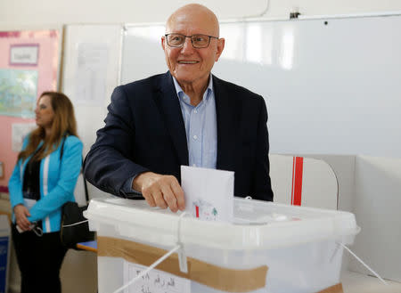 Lebanese former Prime Minister and candidate for the parliamentary election Tammam Salam casts his vote at a polling station during the parliamentary election, in Beirut, Lebanon, May 6, 2018. REUTERS/Mohamed Azakir