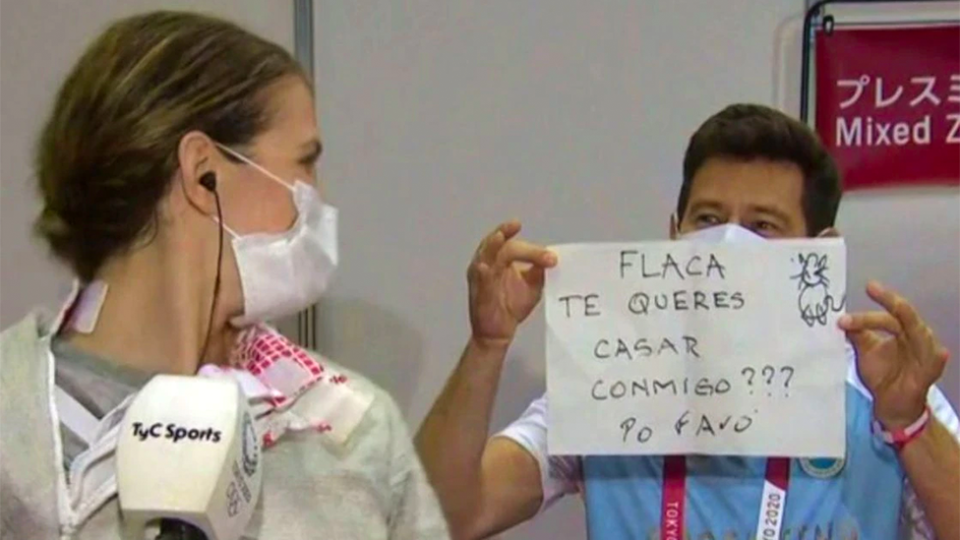 El momento en el que el entrenador Lucas Saucedo le propuso matrimonio a Belén Pérez Maurice.