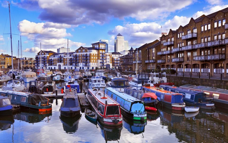 Limehouse Basin tower Hamlets first time buyers savings property ladder capital most affordable best home house hotspot london 2022 - Chris Harris /Alamy 