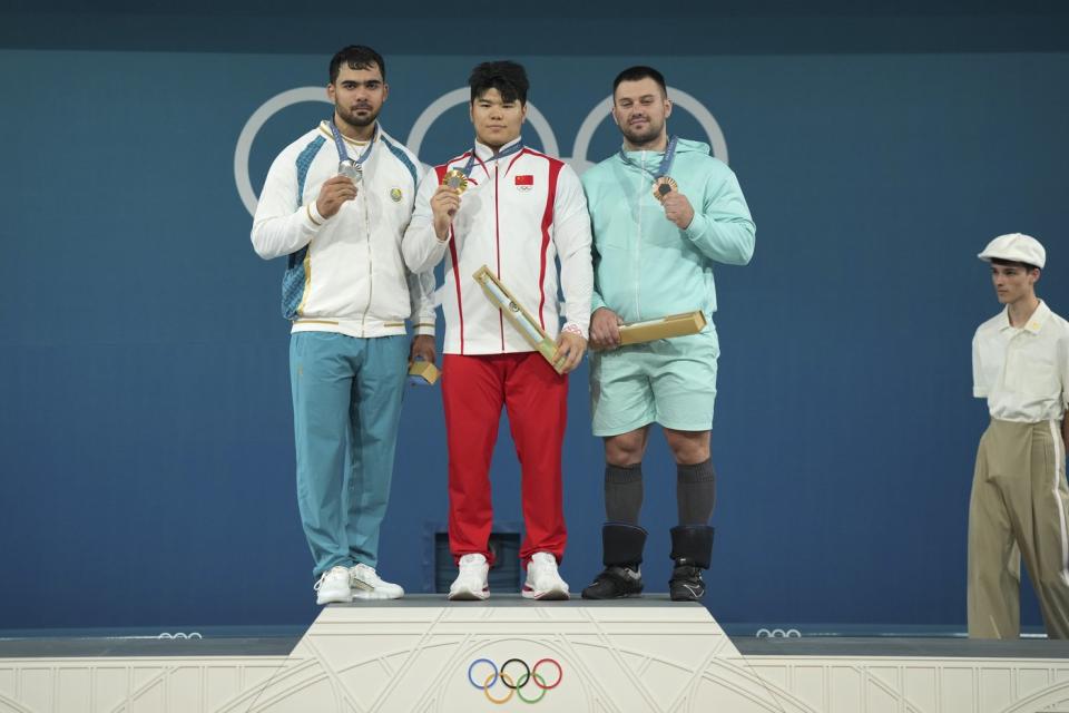 Liu Huanhua wins China's fourth weightlifting gold at the Paris