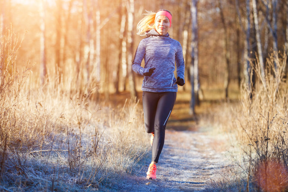 Correr cuando hace frío sería bueno para ti, pero debes tomar precauciones para lograrlo. Foto: Getty Images