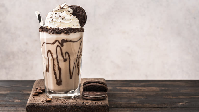 mudslide dessert iced coffee drink