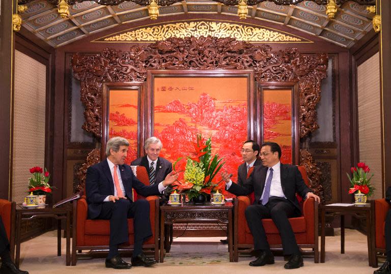 US Secretary of State John Kerry (L) meets with Chinese Premier Li Keqiang at the Zhongnanhai Leadership Compound in Beijing on February 14, 2014