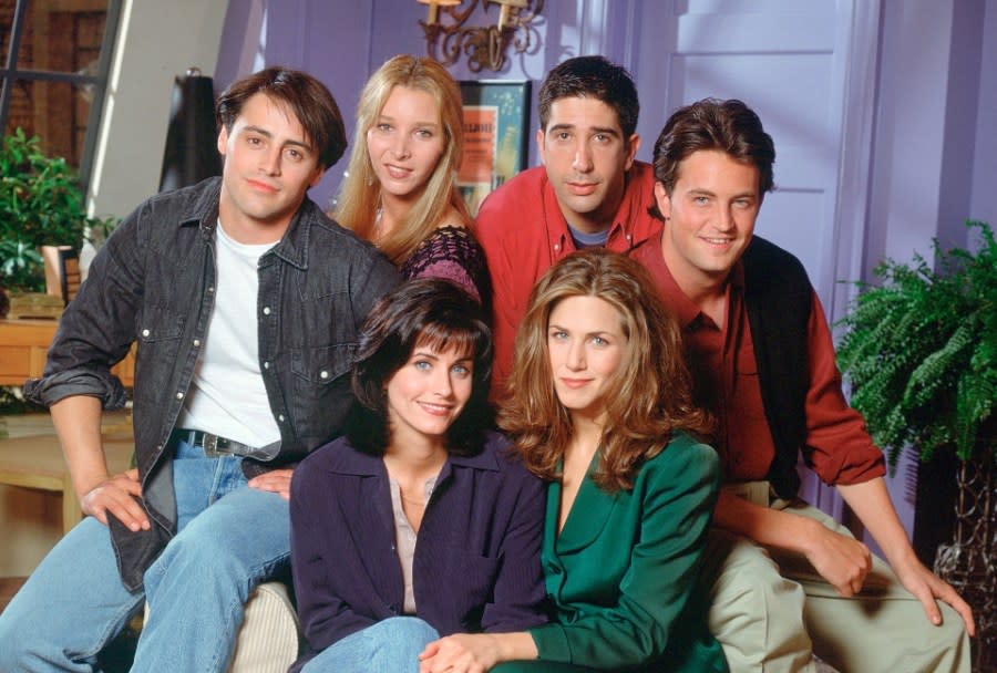 FRIENDS -- Pictured: (clockwise from bottom left) Courteney Cox Arquette as Monica Geller, Matt LeBlanc as Joey Tribbiani, Lisa Kudrow as Phoebe Buffay, David Schwimmer as Ross Geller, Matthew Perry as Chandler Bing, Jennifer Aniston as Rachel Green -- Photo by: NBCU Photo Bank