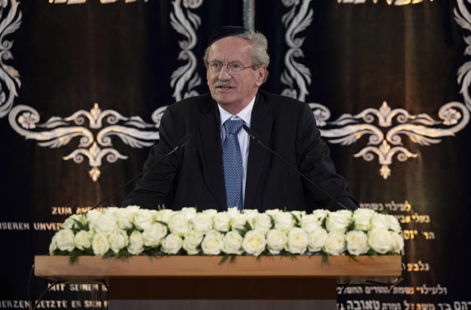 Christian Ude, SPD, former Lord Mayor of Munich, takes part in a ceremony and commemoration of the 20th anniversary of the main synagogue "Ohel Jakob" and remembrance of the pogrom night, in Munich, Germany, Thursday, Nov. 7, 2023. (Sven Hoppe/dpa via AP)