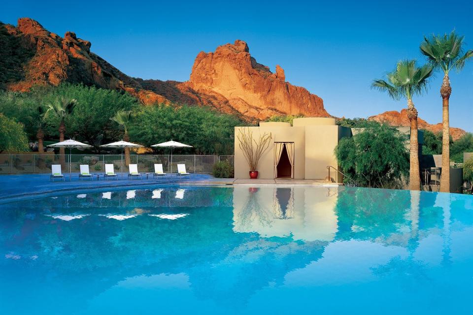 The infinity pool at Sanctuary Camelback Mountain, a Gurney's Resort &amp; Spa