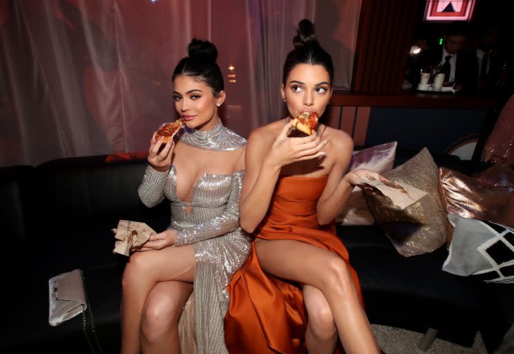 Kylie and Kendall Jenner eating pizza