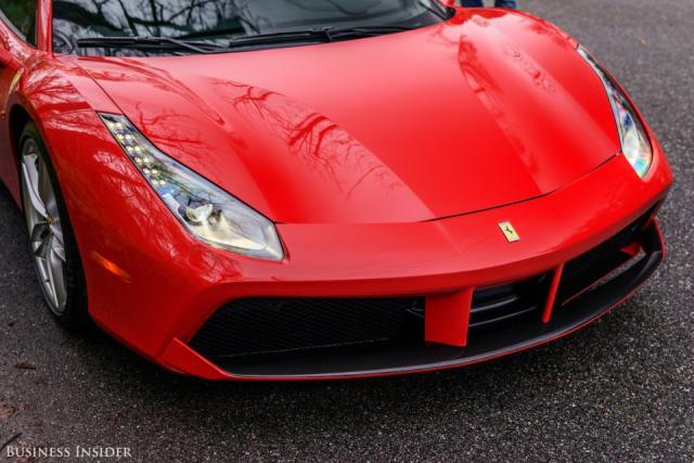 Ferrari 488 GTB: Cool Features