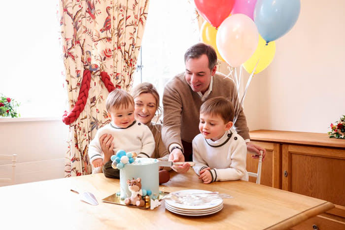 Los Grandes Duques herederos celebran el primer cumpleaños de su hijo pequeño