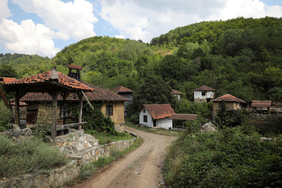 <p>Abandoned houses stand in the empty village of Repusnica, near the southeastern town of Knjazevac, Serbia, Aug. 15, 2017. (Photo: Marko Djurica/Reuters) </p>