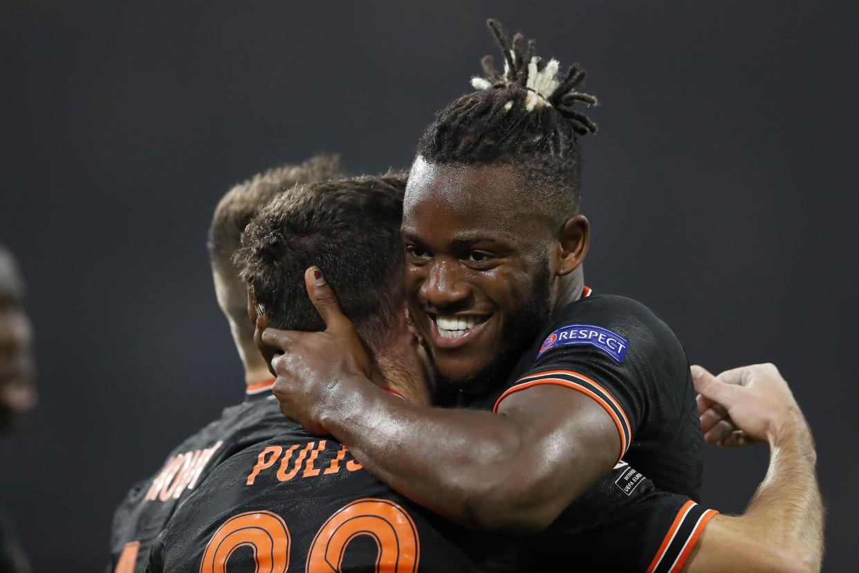 Michy Batshuayi (right) and Christian Pulisic came off the bench and combined to score Chelsea's winner Wednesday at Ajax. (Reuters/Piroschka Van De Wouw)