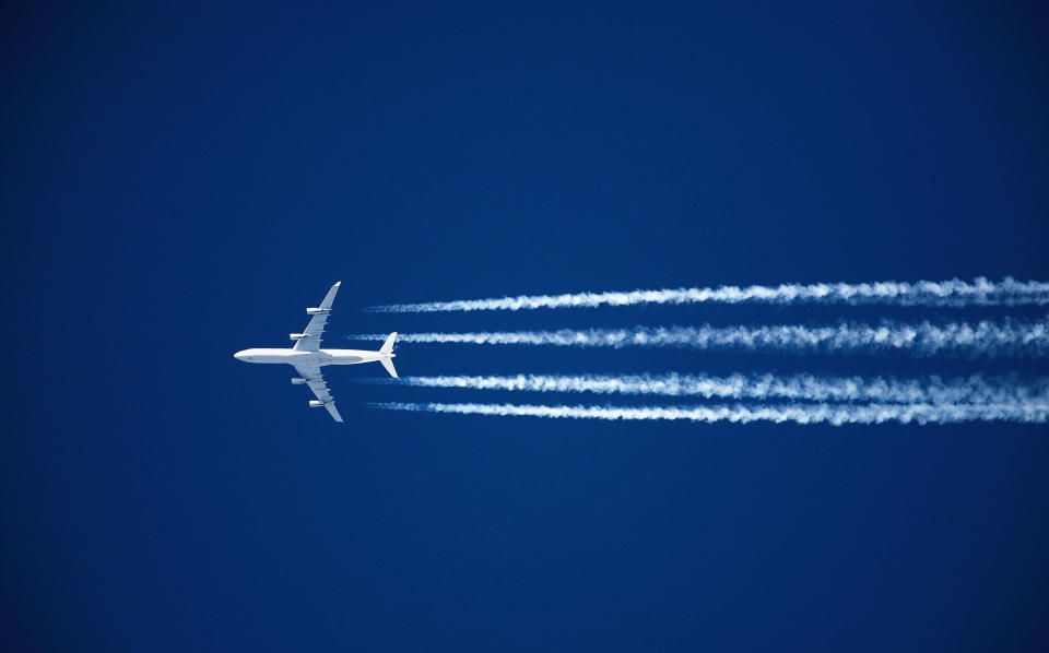 Planes contrails are believed to have a potentially significant warming impact.  (Photo: Daniel Berehulak via Getty Images)
