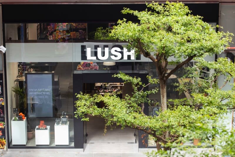 Lush嵐舒今年四月重返台灣，繼首家直營實體門市落腳台北京站後，現在又大動作進駐台北信義區。