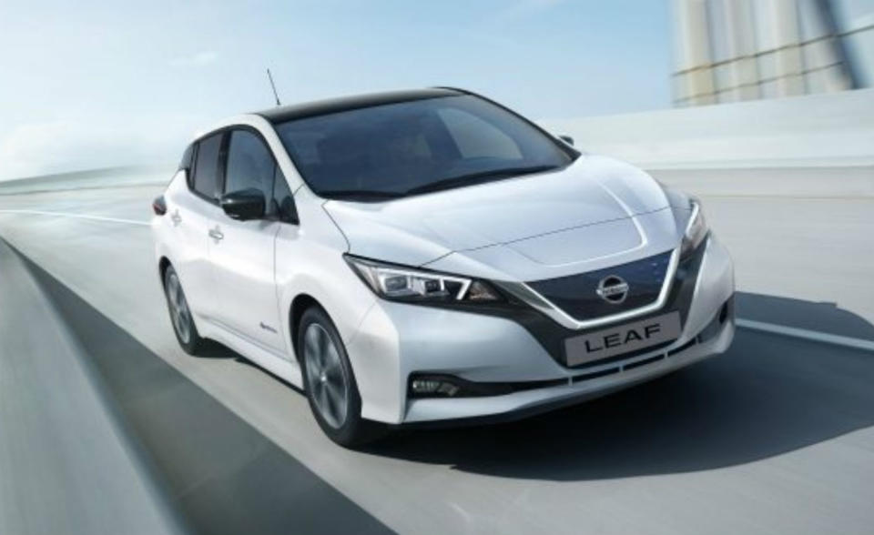 <p>El Nissan Leaf destaca por su gran autonomía superior a los 270 kilómetros y sus 150 CV de potencia, características que le han permitido convertirse en el vehículo de cero emisiones más vendido del mundo. En España se comercializa desde 30.300 euros. (Foto: Nissan). </p>