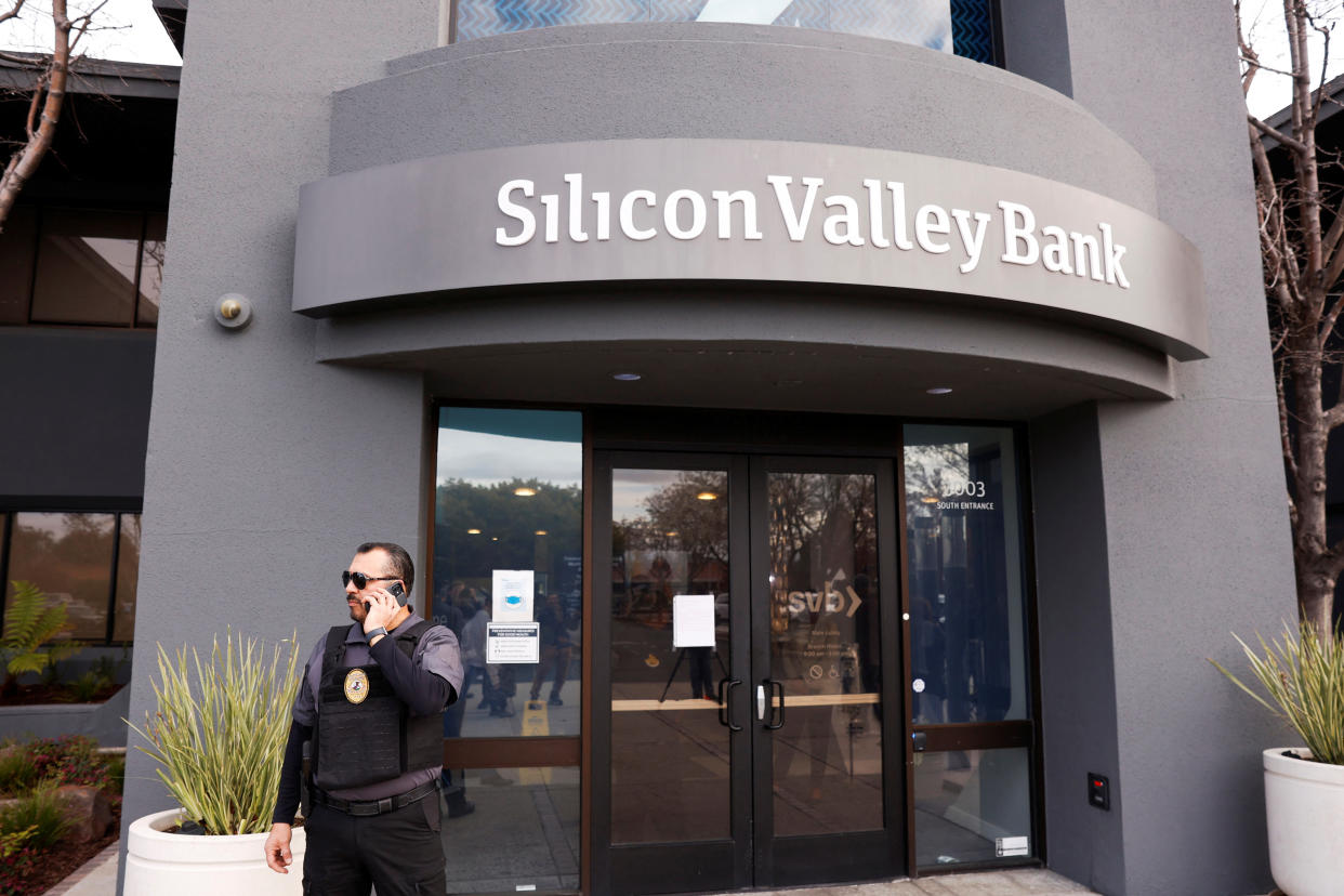 FTSE  A security guard stands outside of the entrance of the Silicon Valley Bank headquarters in Santa Clara, California, U.S., March 13, 2023. REUTERS/Brittany Hosea-Small