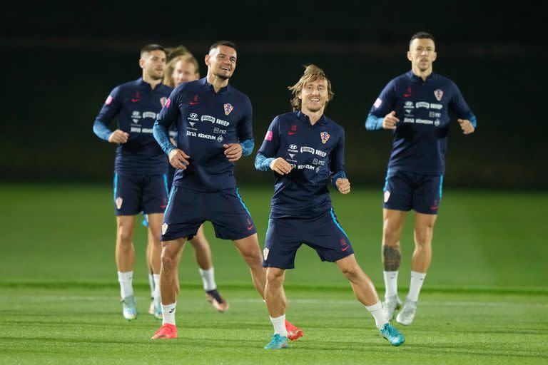 Brozovic, Luka Modric e Ivan Perisic, el andamiaje croata del mediocampo