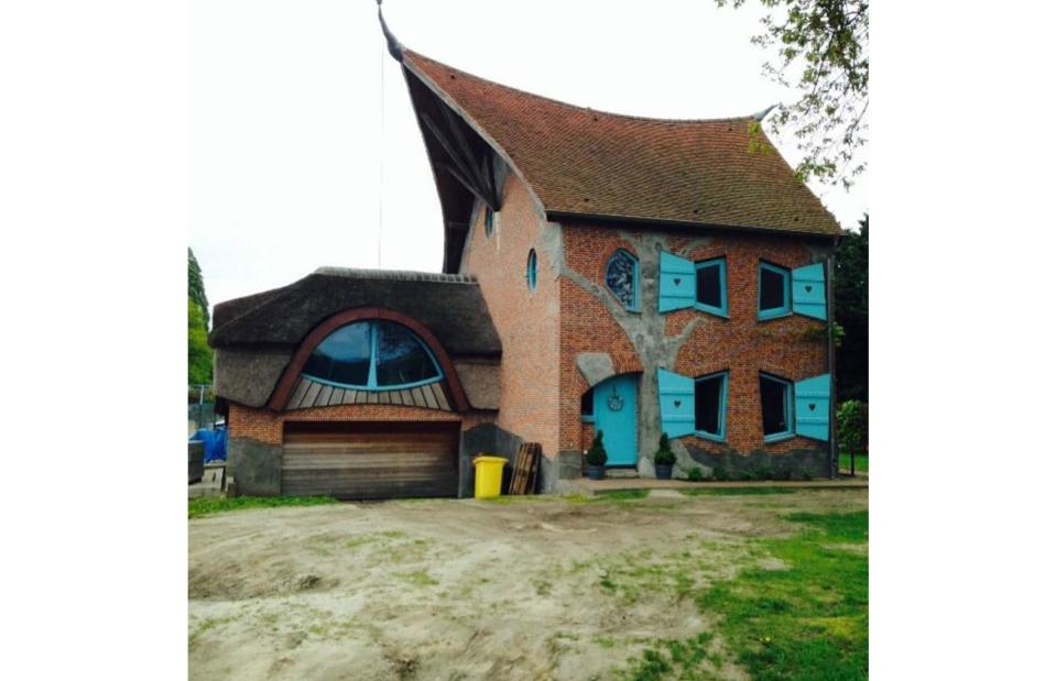 <p>Ugly Belgian Houses</p>